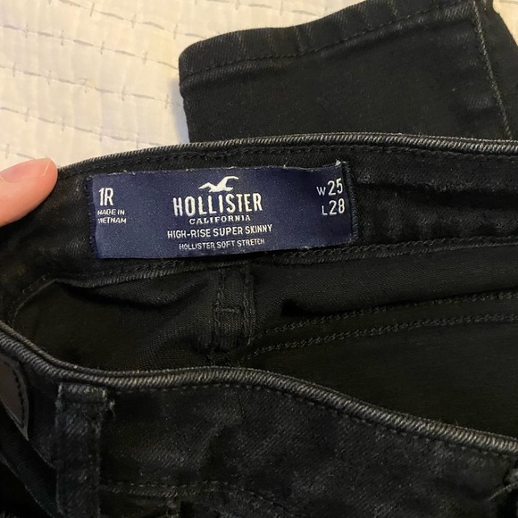 Hollister High-Rise Ripped Black Super Skinny Jeans regular length - Picture 3 of 3